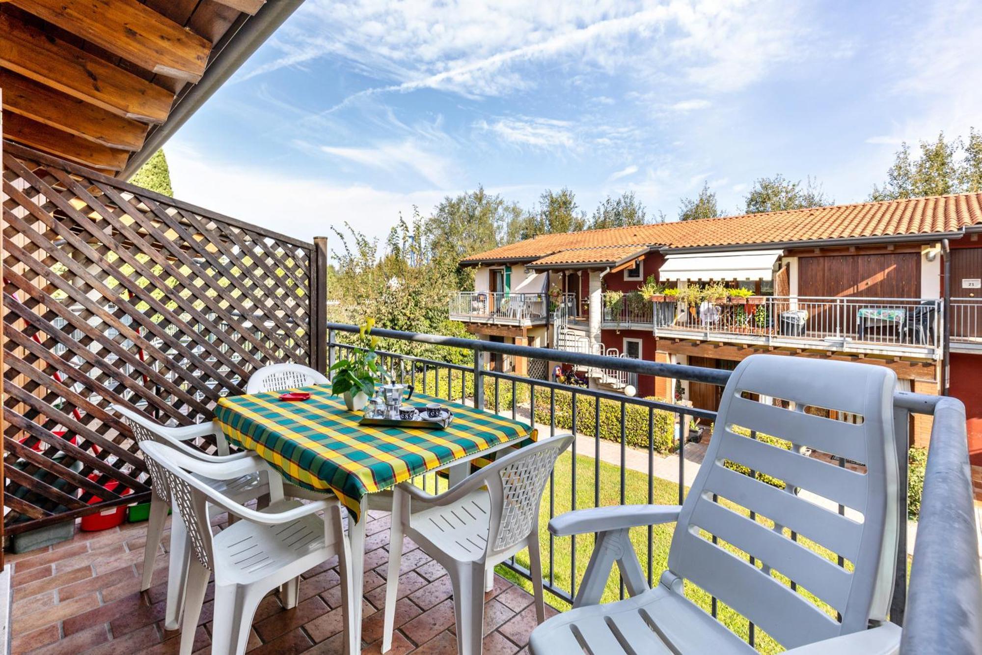 Residence La Corte Near Gardaland Кастельнуово-дель-Гарда Экстерьер фото